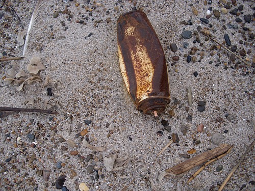 Klitmøller
verrostete Spraydose am Strand
Coastline - Beach, Coastal Landscape, Tourism, Pollution/Litter/Relics, Public area/Beach
Anke Vorlauf